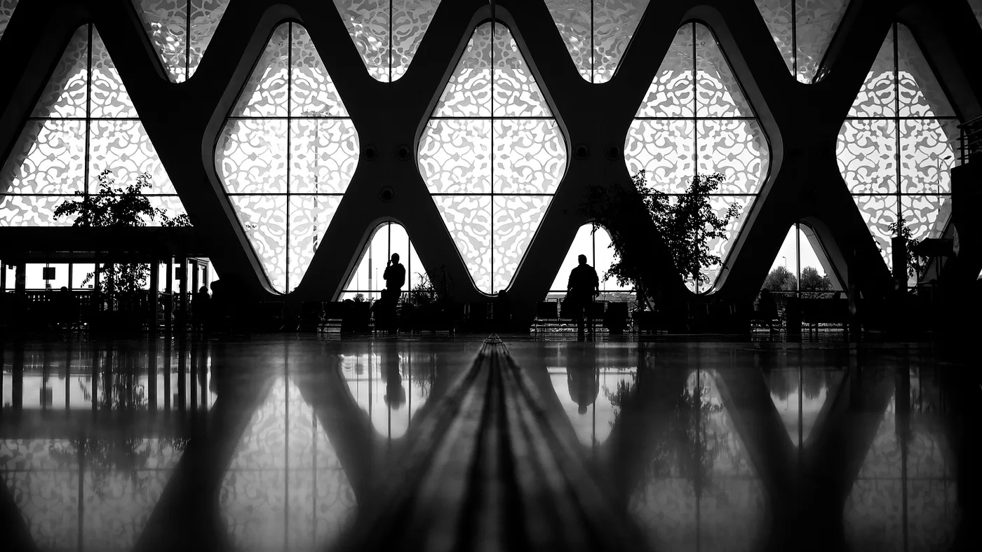 Aéroport de Marrakech Menara, où de nombreux voyageurs organisent une connectivité mobile après leur arrivée